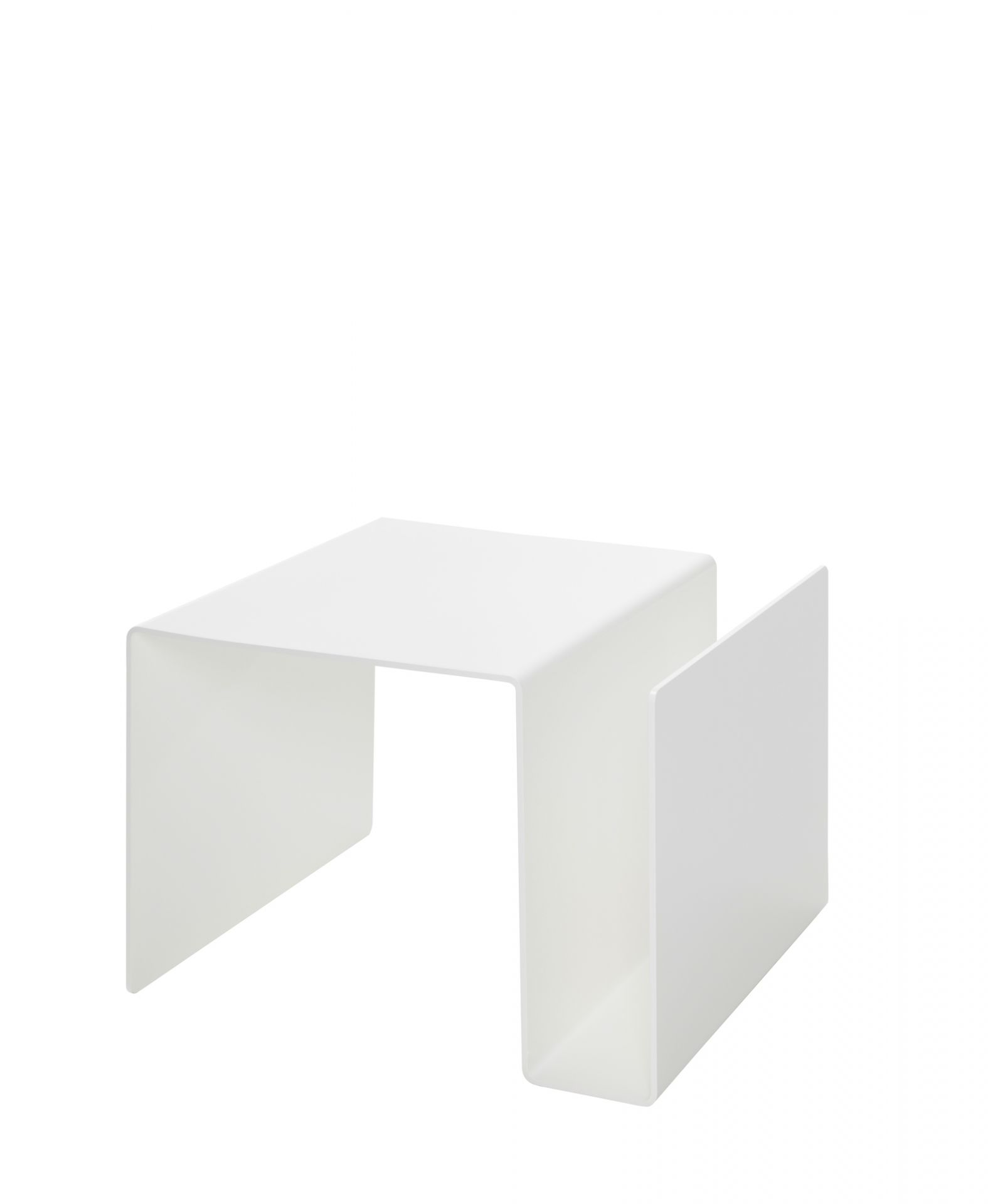 Weißer Huk Beistelltisch von Müller Möbelwerkstätten, minimalistisches Design, multifunktional als Ablage oder Nachttisch.